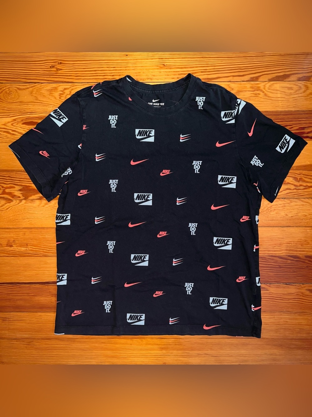 NIKE Bold Swoosh Tee